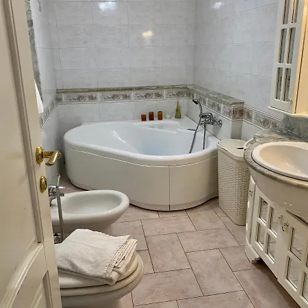 Ramona Apartment *